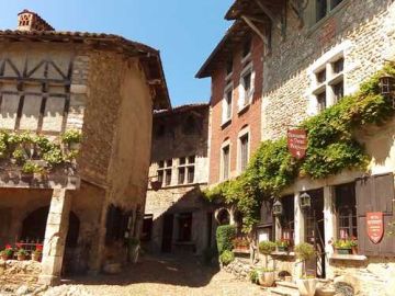 Beaujolais and Pérouges - Full day