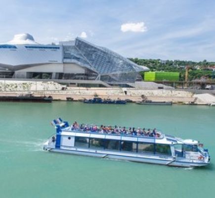 Offbeat sightseeing cruise to the heart of the Confluence district