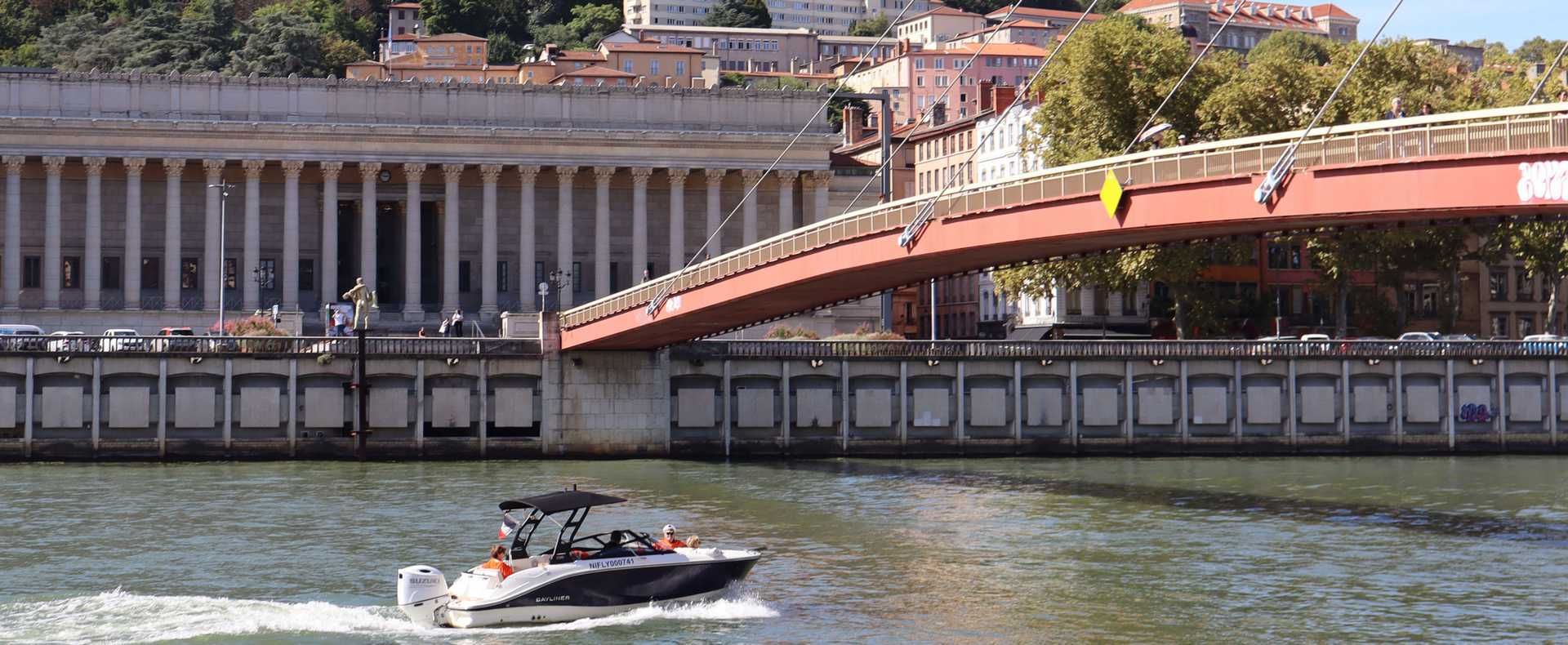 Private sightseeing cruise with skipper - 2h