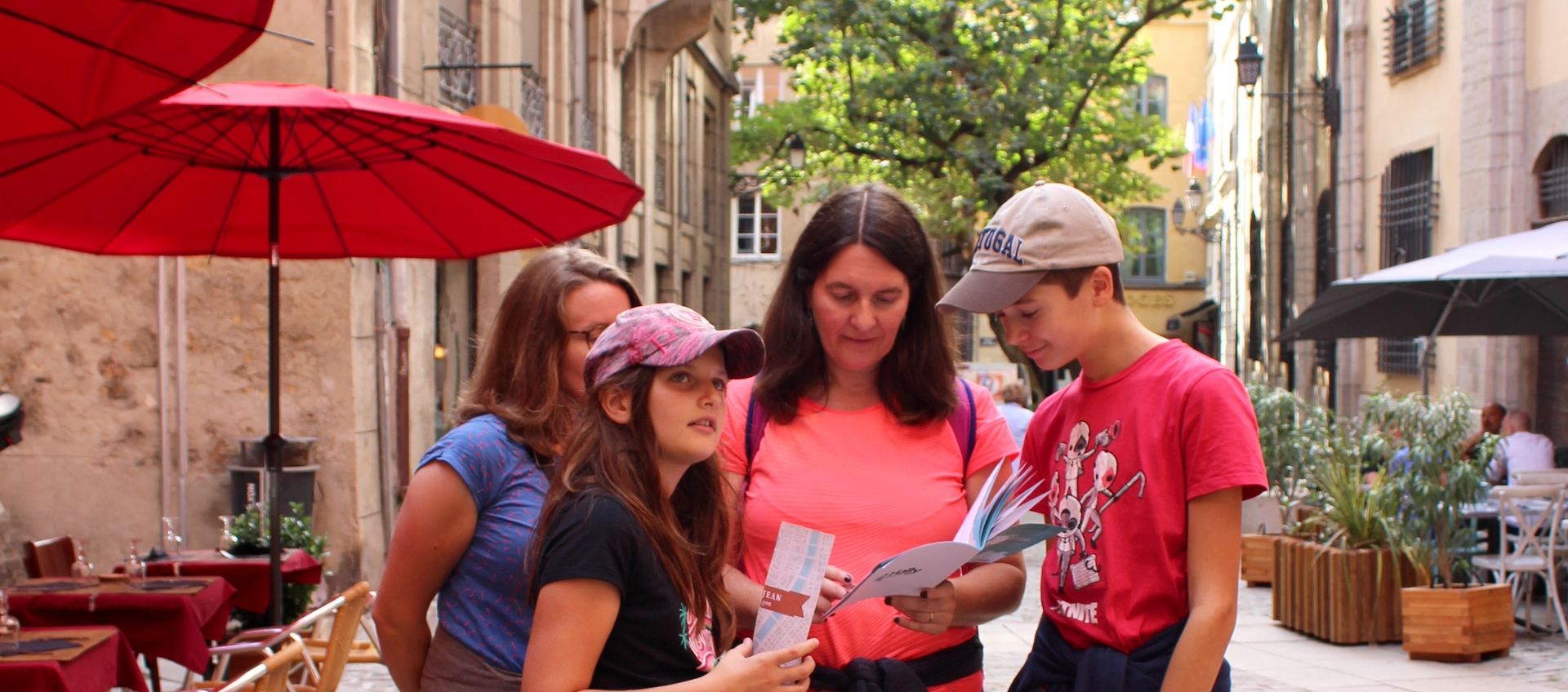 Self-guided exploration game: PassExplora Old town